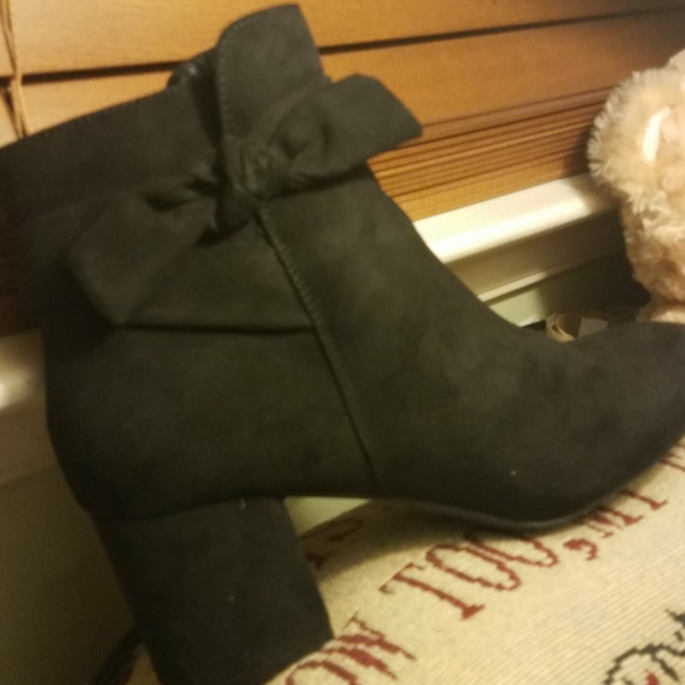 Kelly & Katie Black Suede Boots